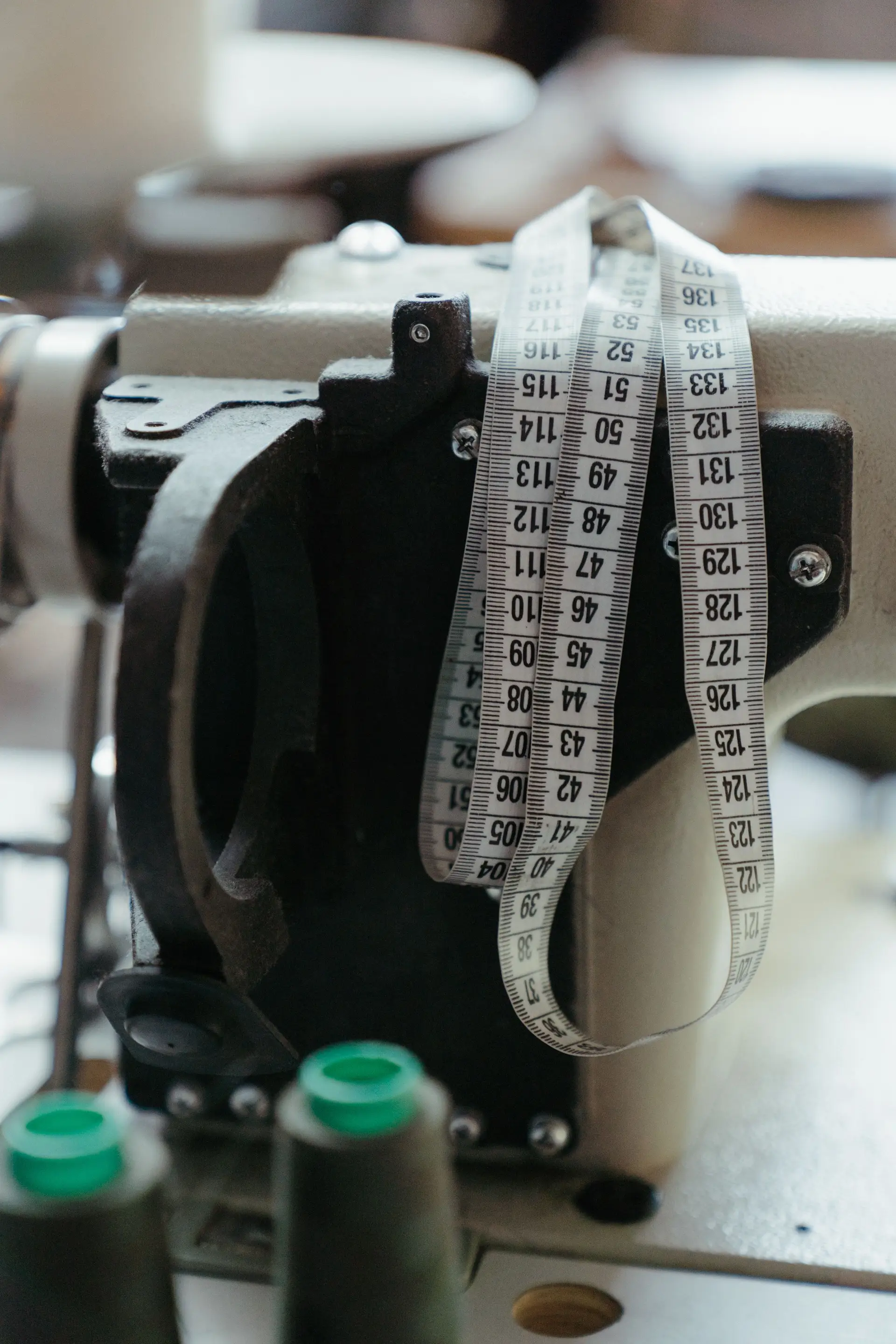 Szabászati eszközök és precíziós munka